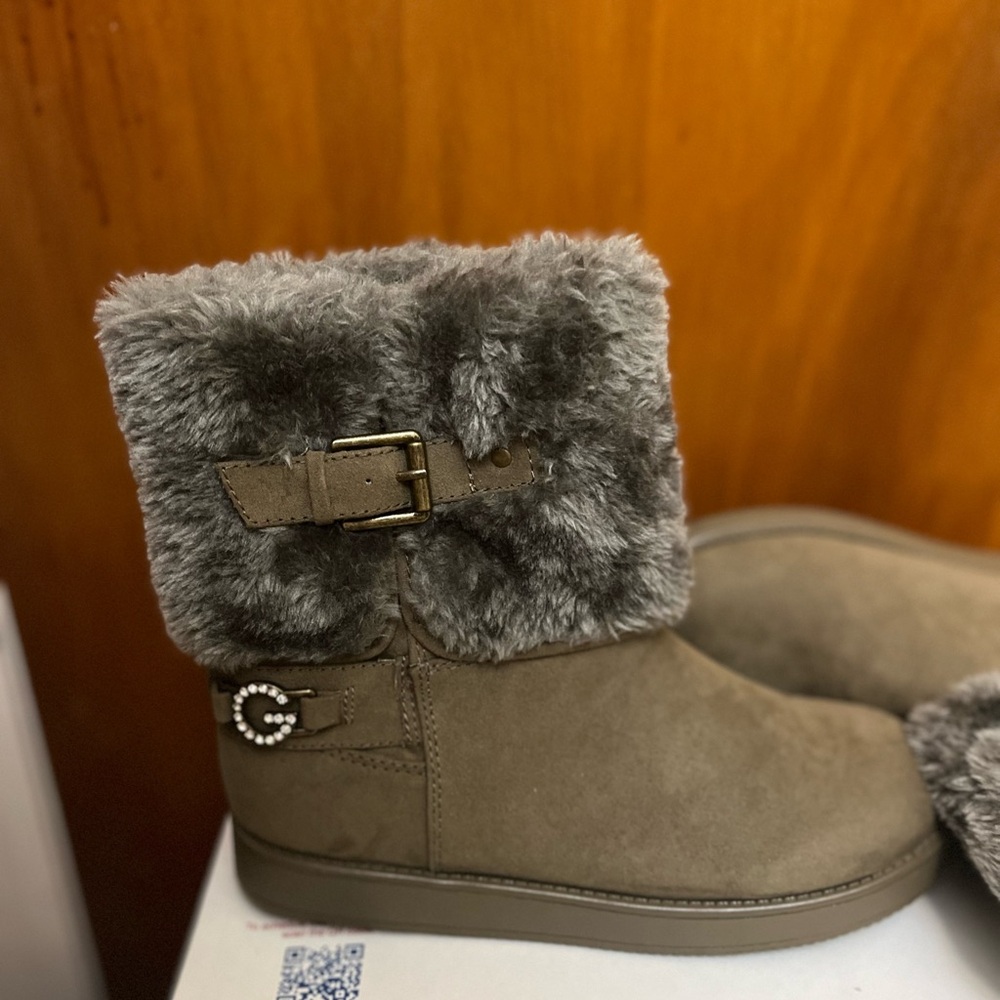 🆕. GBG Women’s Aleya Faux Fur Winter Boots. 6.5